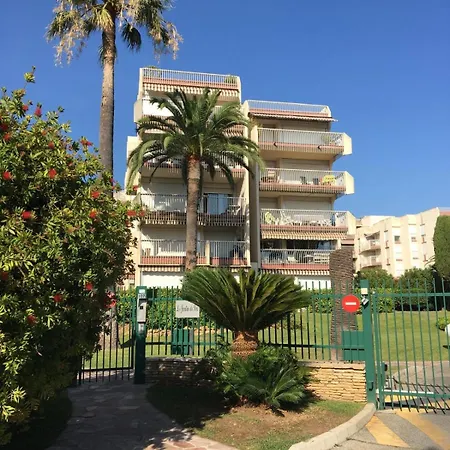 -piscine- Proche Bord De Et Centre * Saint-Raphael (Var)