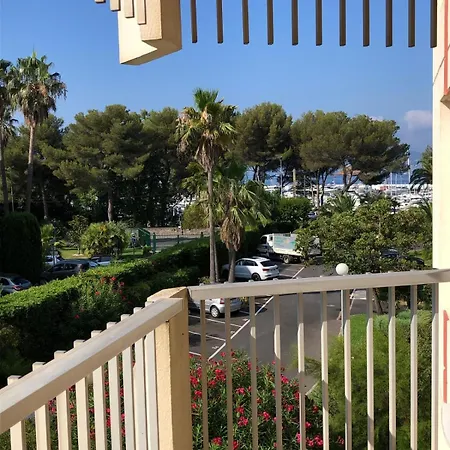 -piscine- Proche Bord De Et Centre * Saint-Raphaël