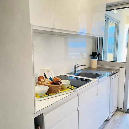 -piscine- Proche Bord De Et Centre Saint-Raphael (Var)