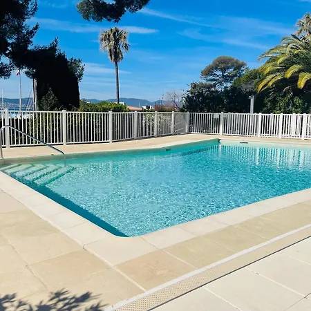 -piscine- Proche Bord De Et Centre * Saint-Raphael (Var)