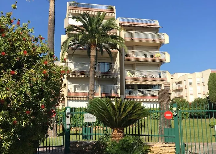 -piscine- Proche Bord De Et Centre * Saint-Raphaël