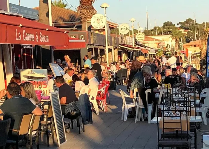 -piscine- Proche Bord De Et Centre Lägenhet *
