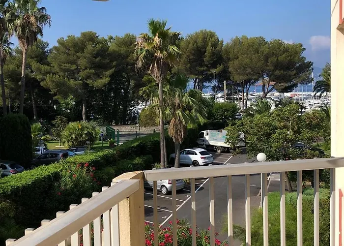 -piscine- Proche Bord De Et Centre * Saint-Raphael (Var)