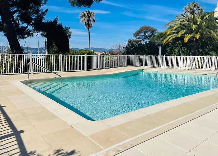 -piscine- Proche Bord De Et Centre * Saint-Raphael (Var)