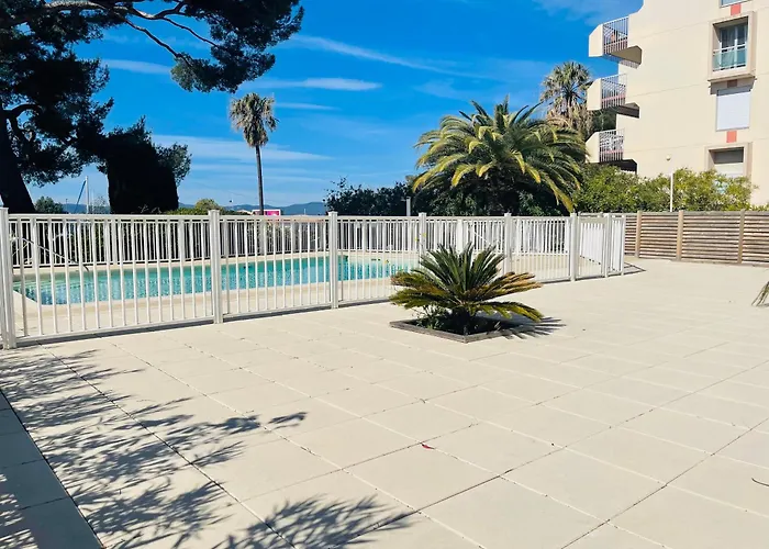 -piscine- Proche Bord De Et Centre *